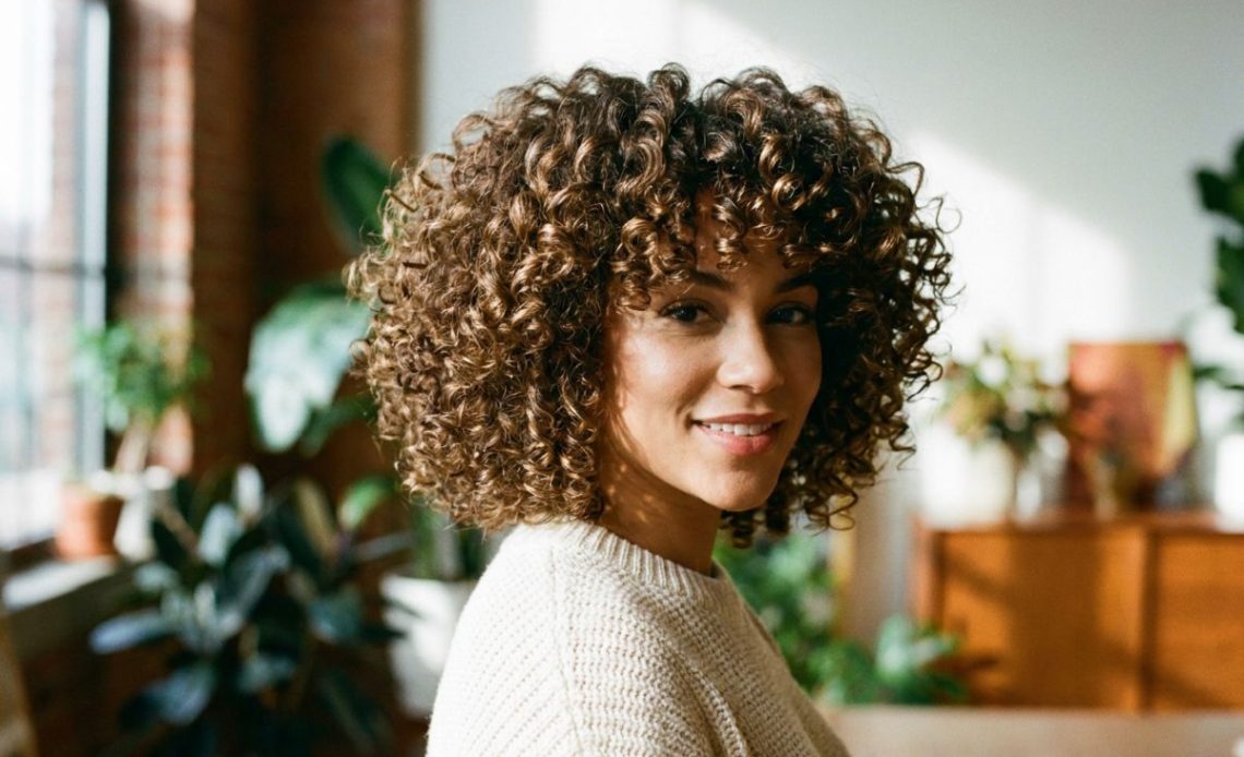 fryzura curly bob